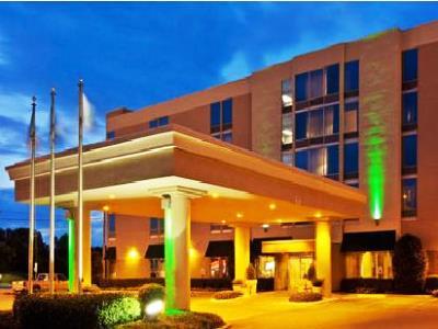Clarion Pointe Near The Bruce Convention Center Hotel