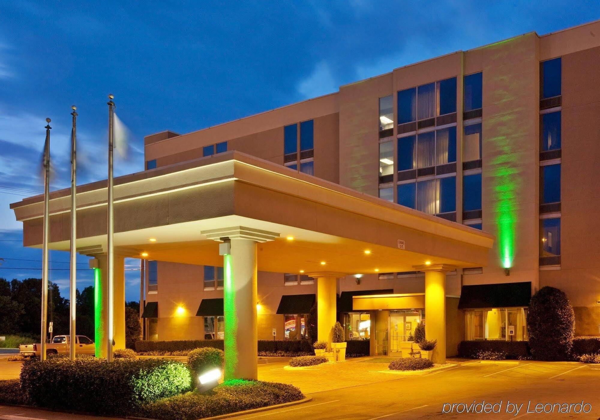 Clarion Pointe Near The Bruce Convention Center Hotel
