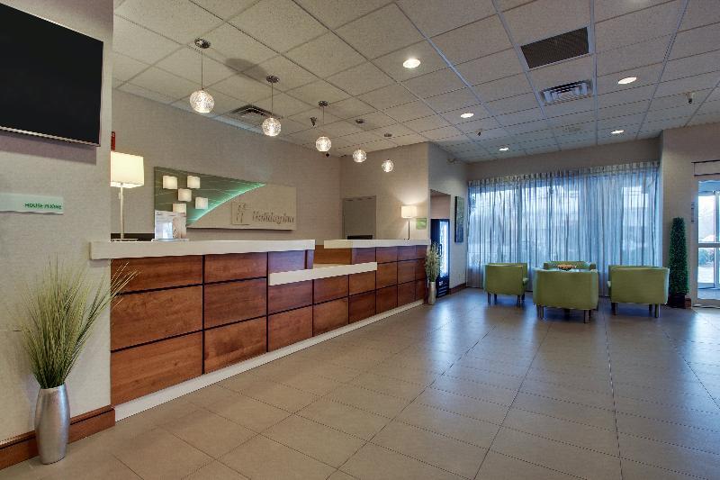 Clarion Pointe Near The Bruce Convention Center 3*