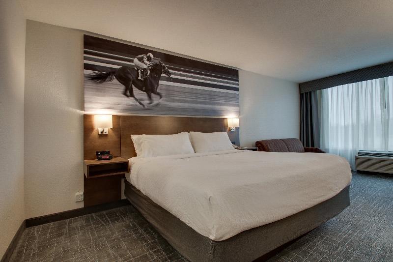 Clarion Pointe Near The Bruce Convention Center Hotel 3*